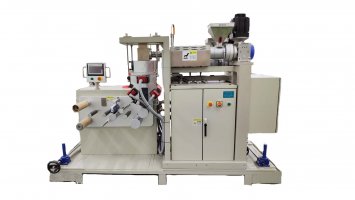 Lab small multi layer cast film line